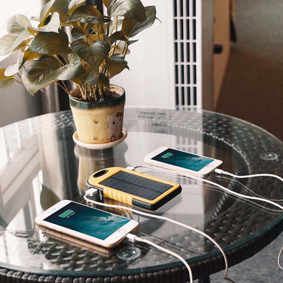 پاوربانك خورشيدي مدل CHARING