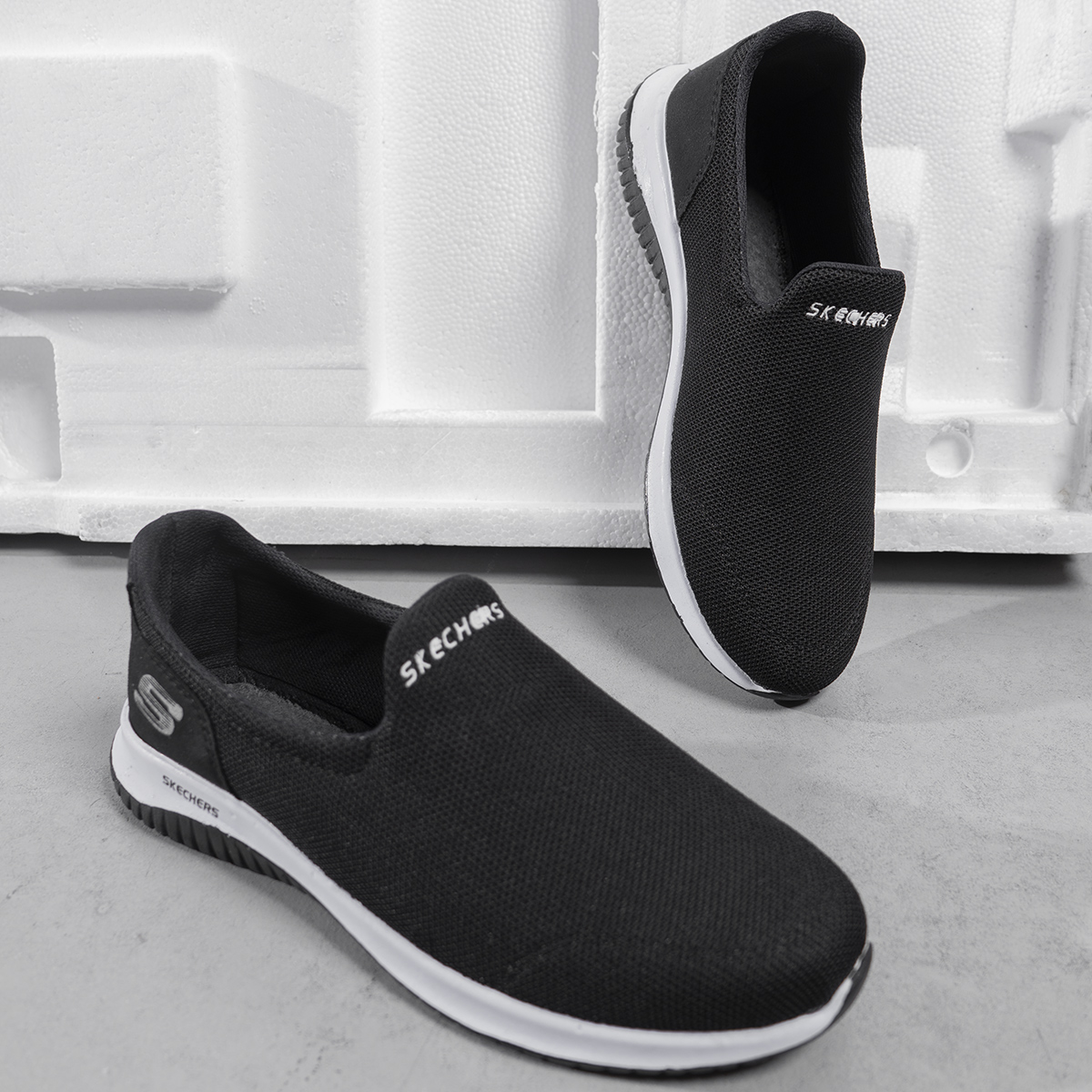 کفش ورزشی اسکیچرز مردانه مشکی مدل Tarok