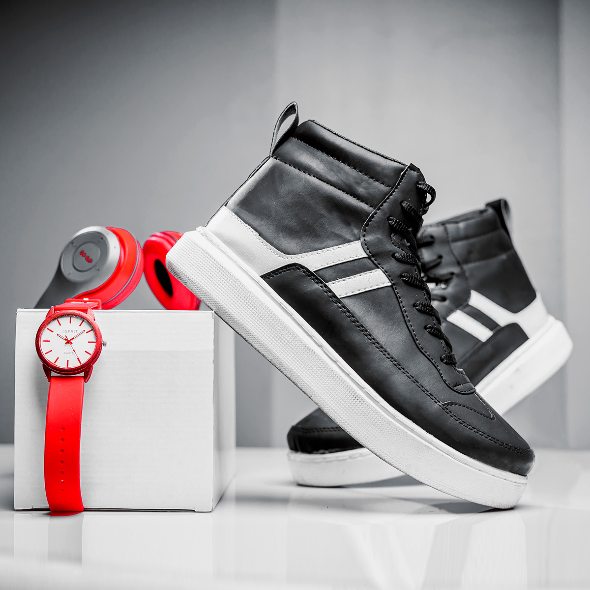 نیم بوت مردانه مشکی خطی سفید مدلMiler