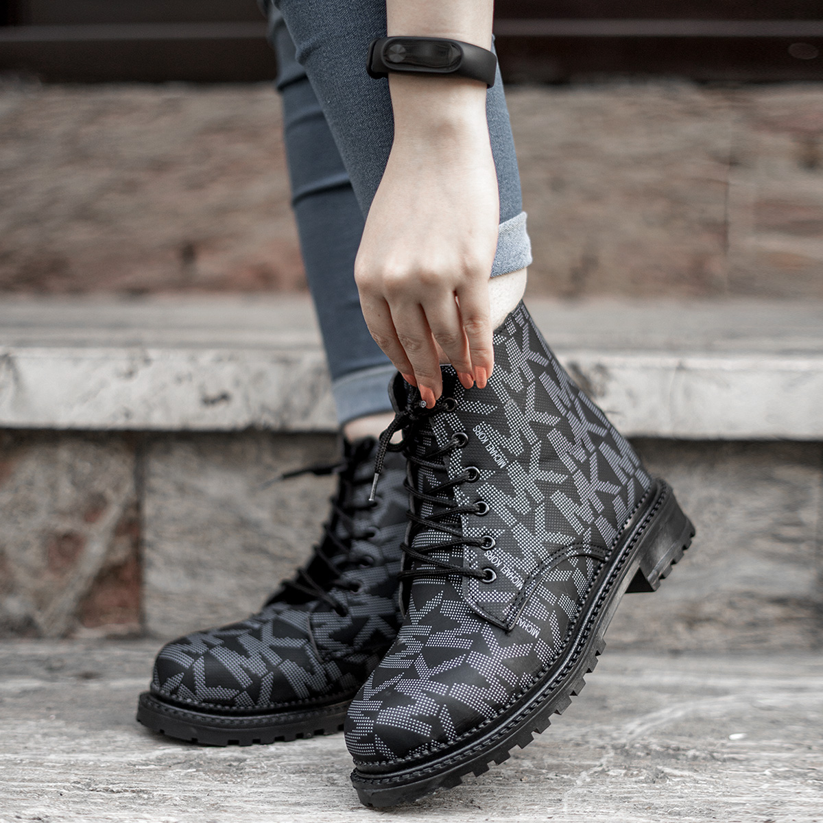 نیم بوت دخترانه مشکی مدل yalda