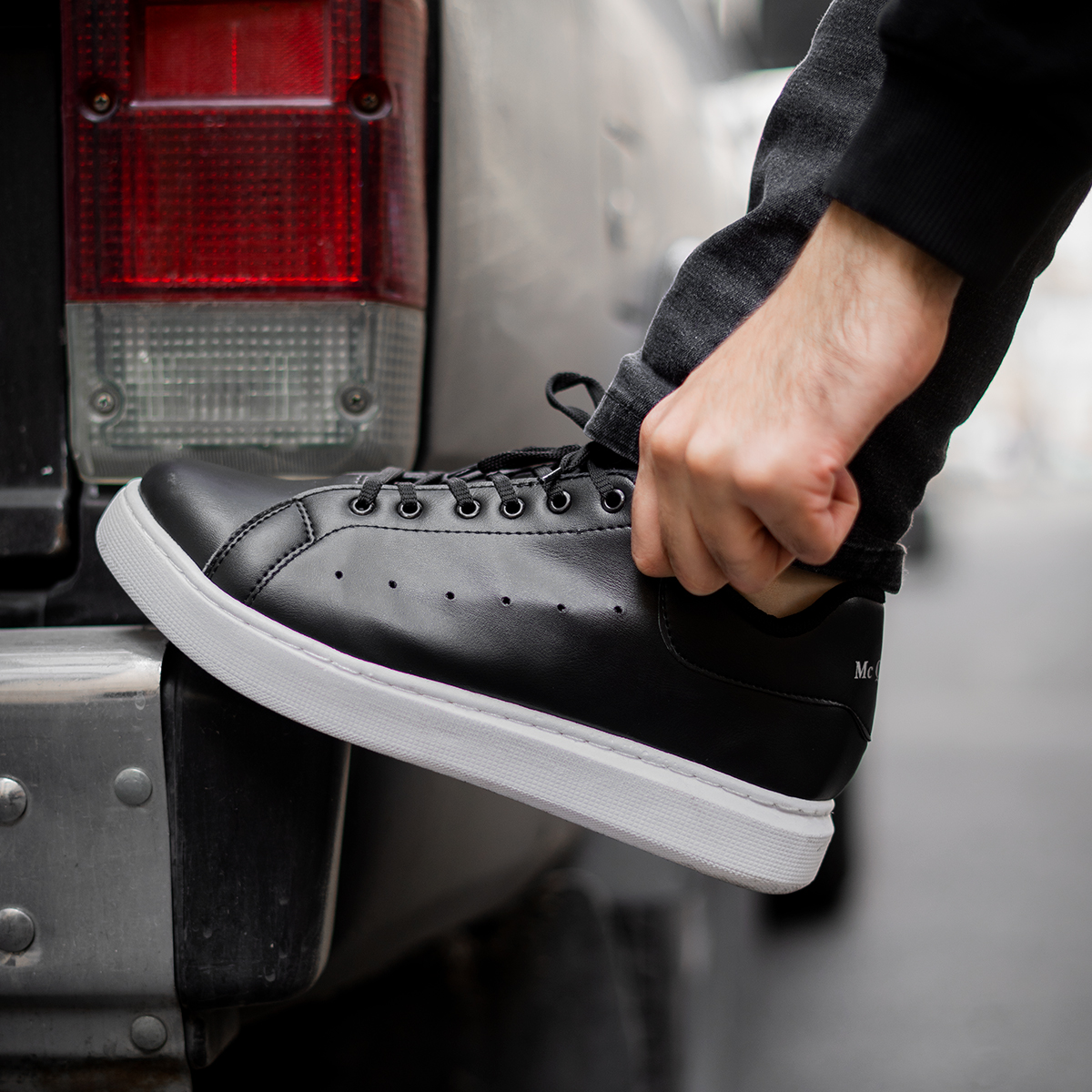 کفش تخت مردانه مشکی زیره سفید مدل Alexander