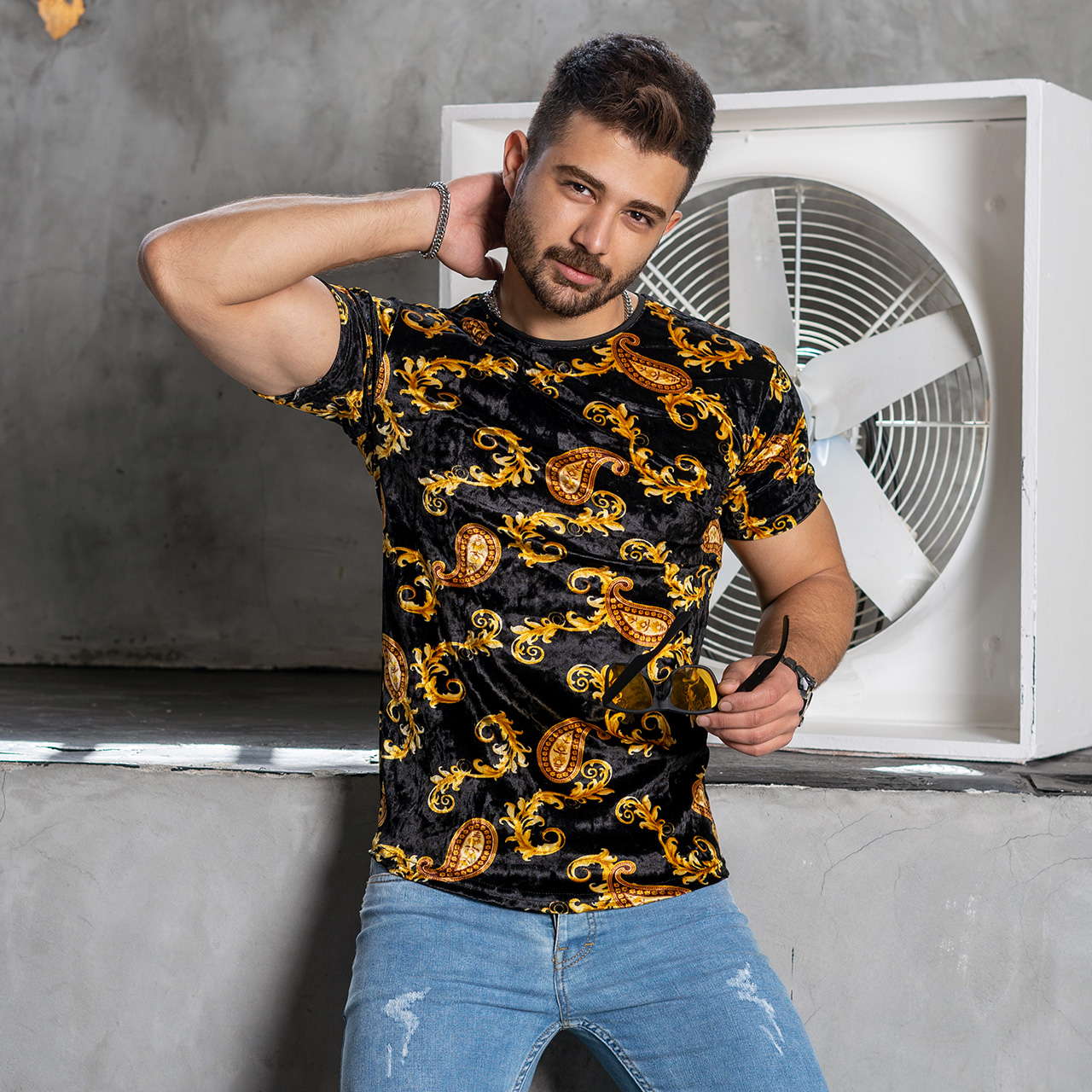 تیشرت مخمل مشکی مردانه مدل H59