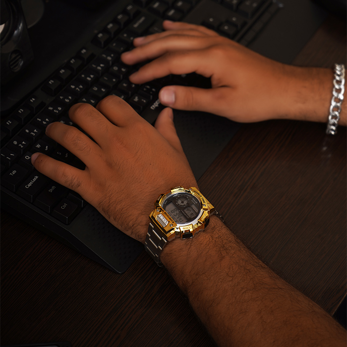 ساعت مچی کامپیوتری طلایی مدل Worldtime