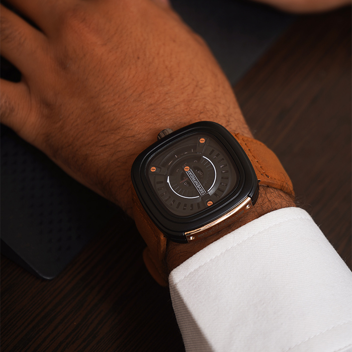 ساعت sevenfriday عسلی صفحه مشکی مدل rinald