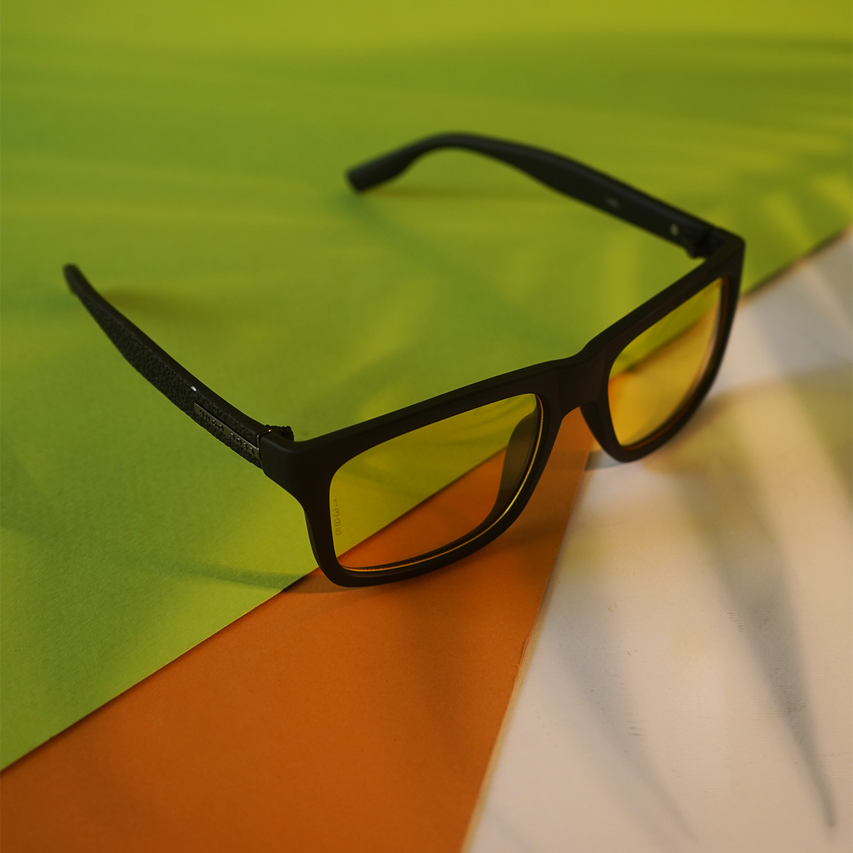 عینک مردانه مشکی صفحه زرد مدل Hugo