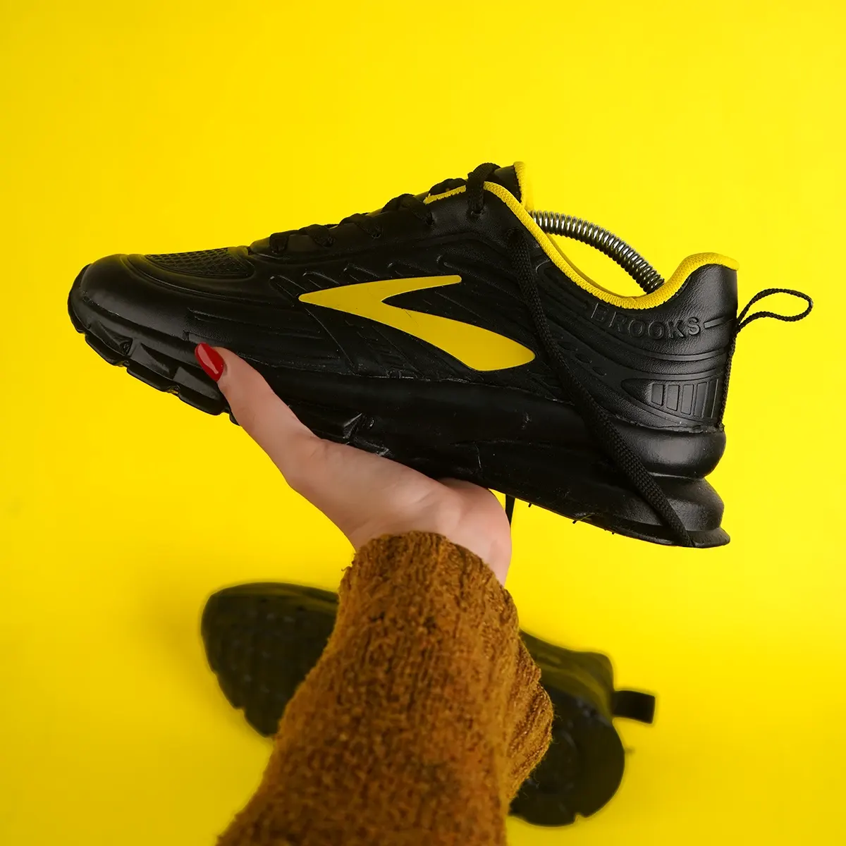 کفش ورزشی مردانه مشکی زرد مدل Padman