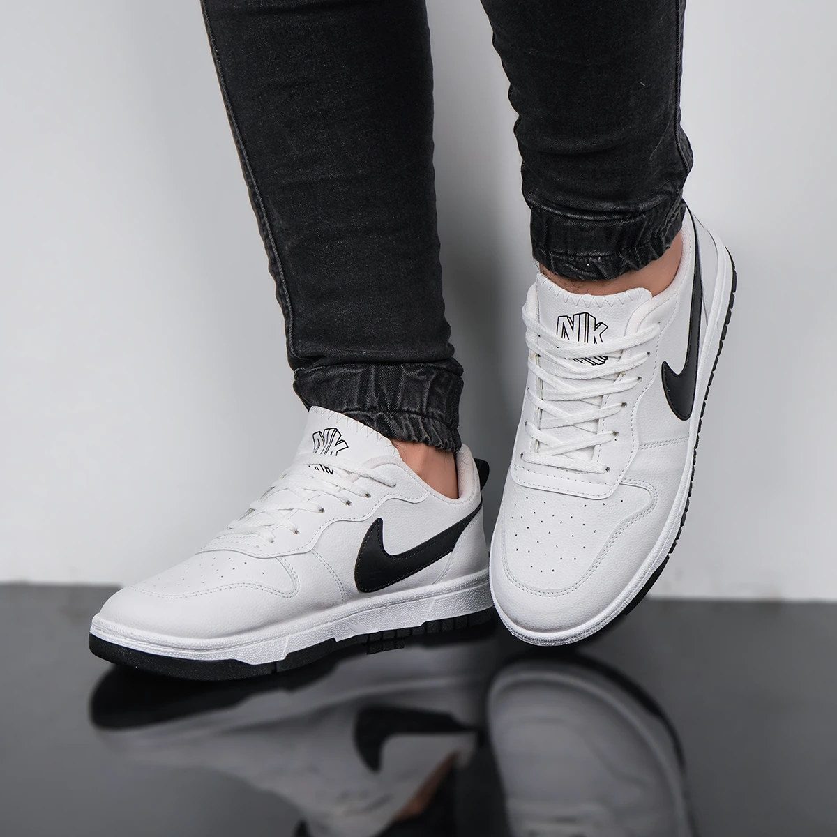 کفش اسپرت سفید مشکی مردانه Nike مدل SB Dunk