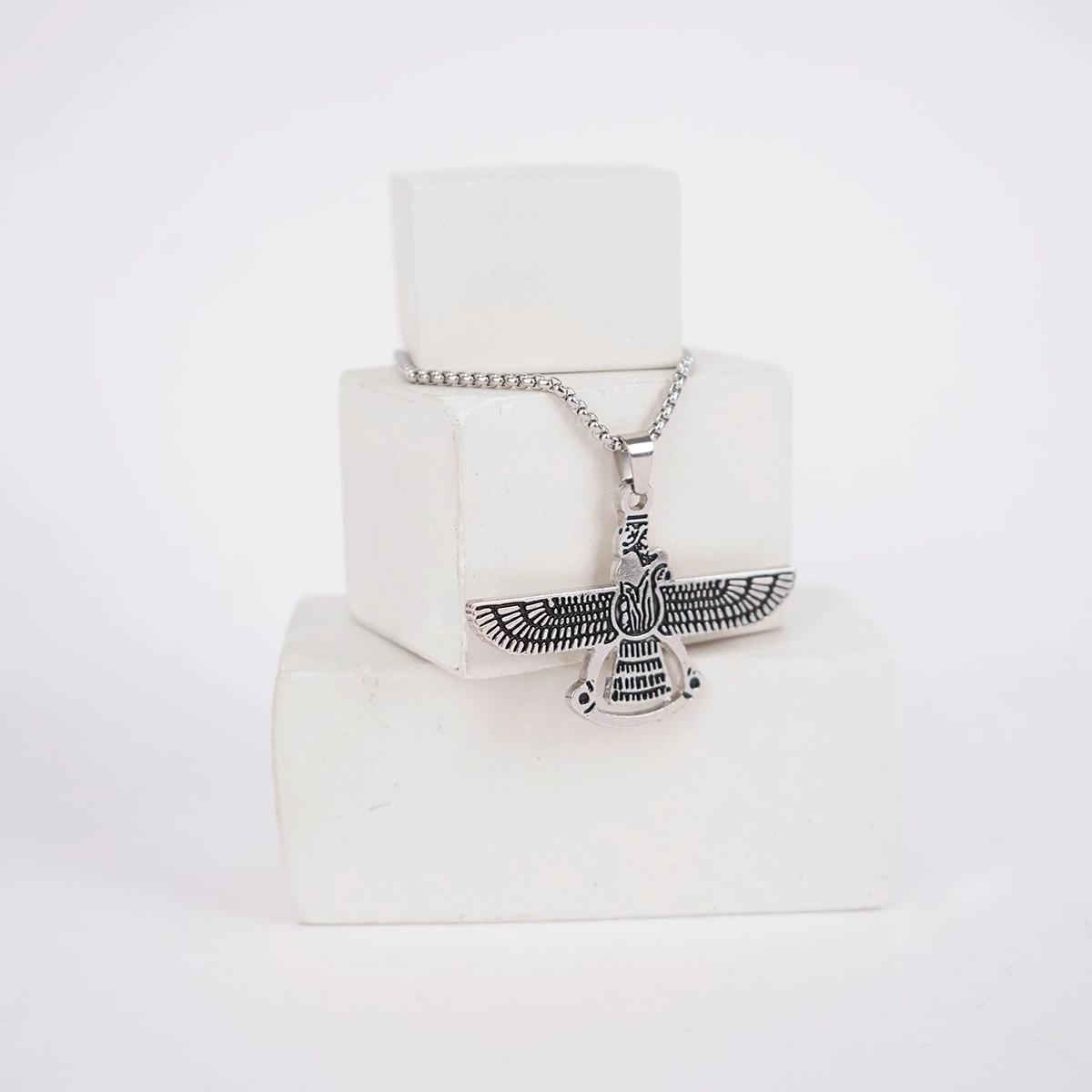 گردنبند نقره ای با آویز فروهر