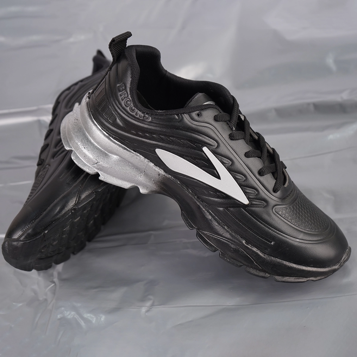 کفش ورزشی مردانه مشکی نقره ای مدل P802