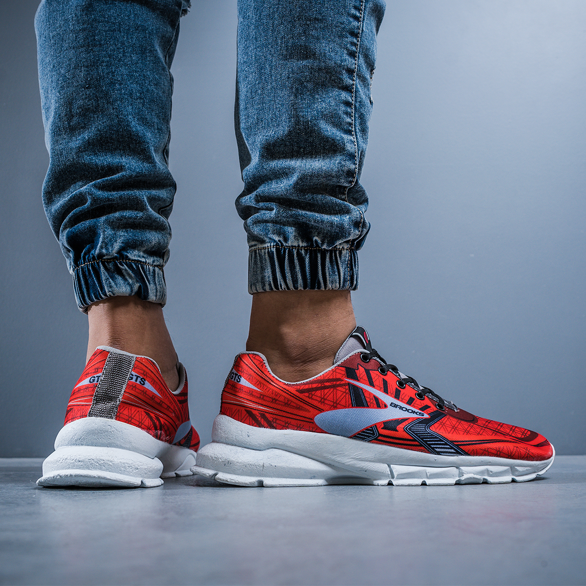 کفش ورزشی Brooks مردانه قرمز مدل Folen