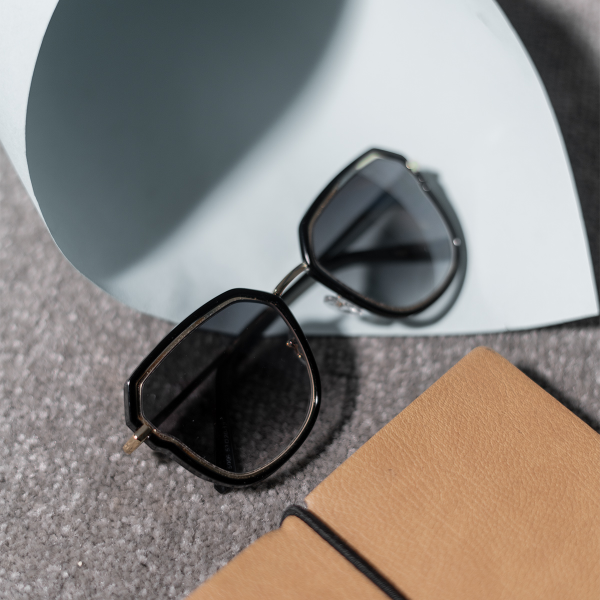 عینک آفتابی زنانه دودی Rooniya مدل Gita