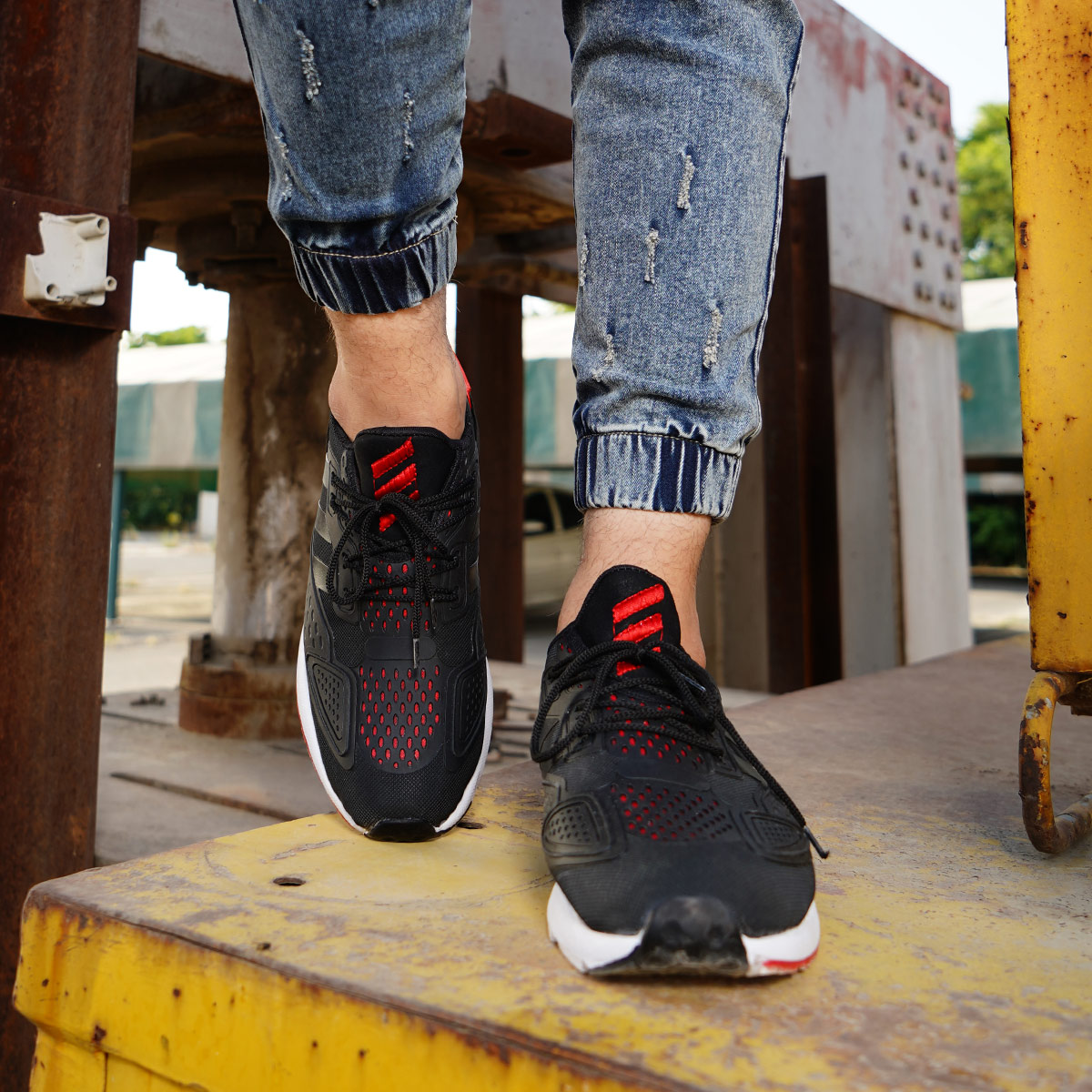 کفش ورزشی Adidas مشکی قرمز مردانه مدل Ipala