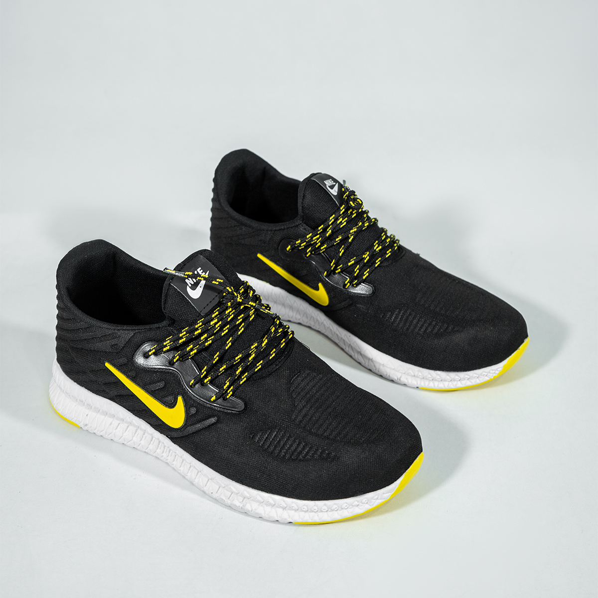 کفش ورزشی Nike مردانه مشکی زرد مدل Roham