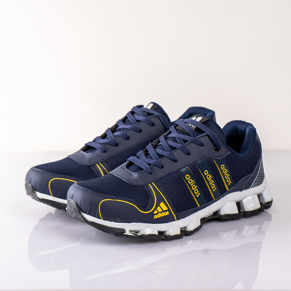 کفش ورزشی Adidas مردانه سرمه ای زرد مدل Artek