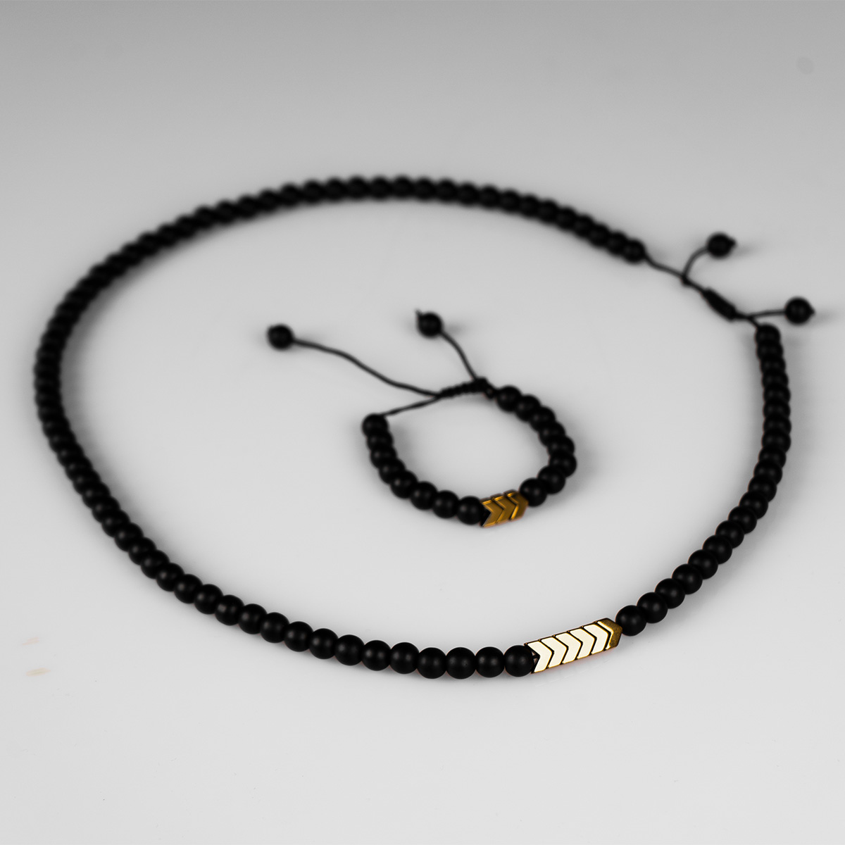 نیم ست مهره ای مشکی مدل Mancho