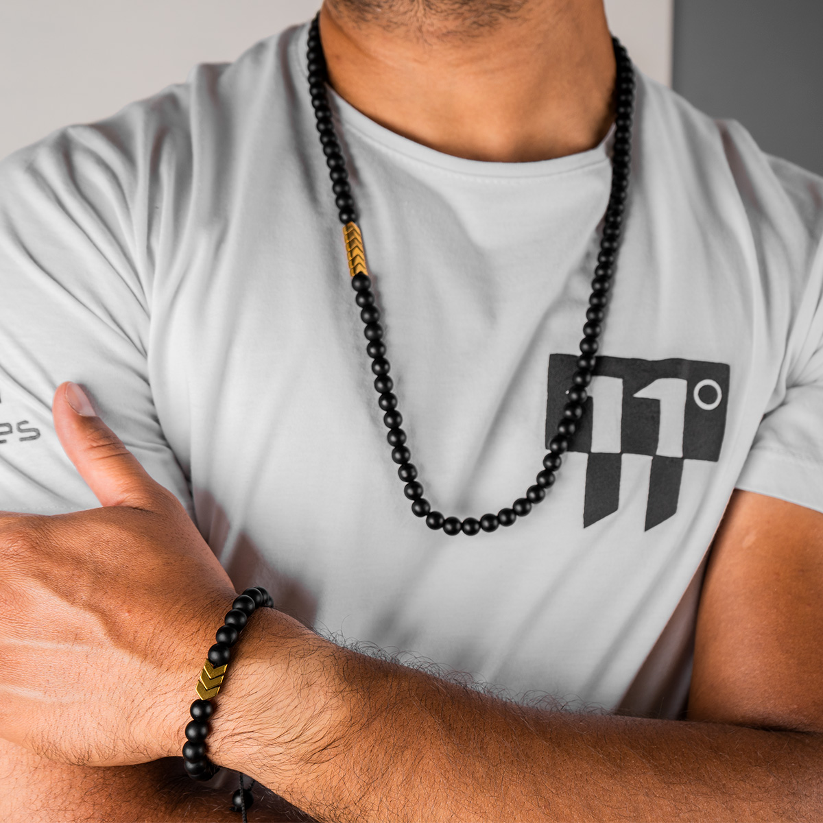 نیم ست مهره ای مشکی مدل Mancho